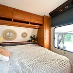 Camping Mary - Duza Przyczepa Z Przedsionkiem Chałupy