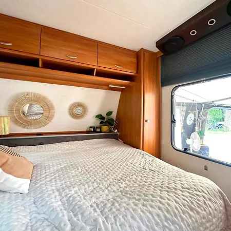 Camping Mary - Duza Przyczepa Z Przedsionkiem Chałupy