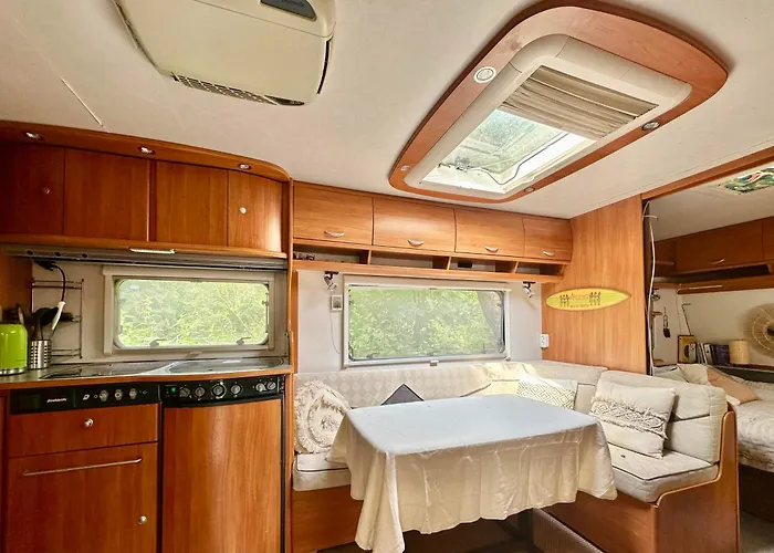 Mary - Duza Przyczepa Z Przedsionkiem Chałupy